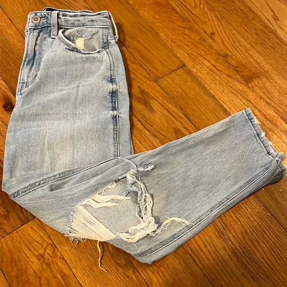 Hollister Denim - EUC Hollister Ultra High Rise Mom Jeans Size 0 Short W24 L25
